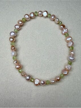 Freshwater Pearl and Peridot Bracelet - Peach Pearls